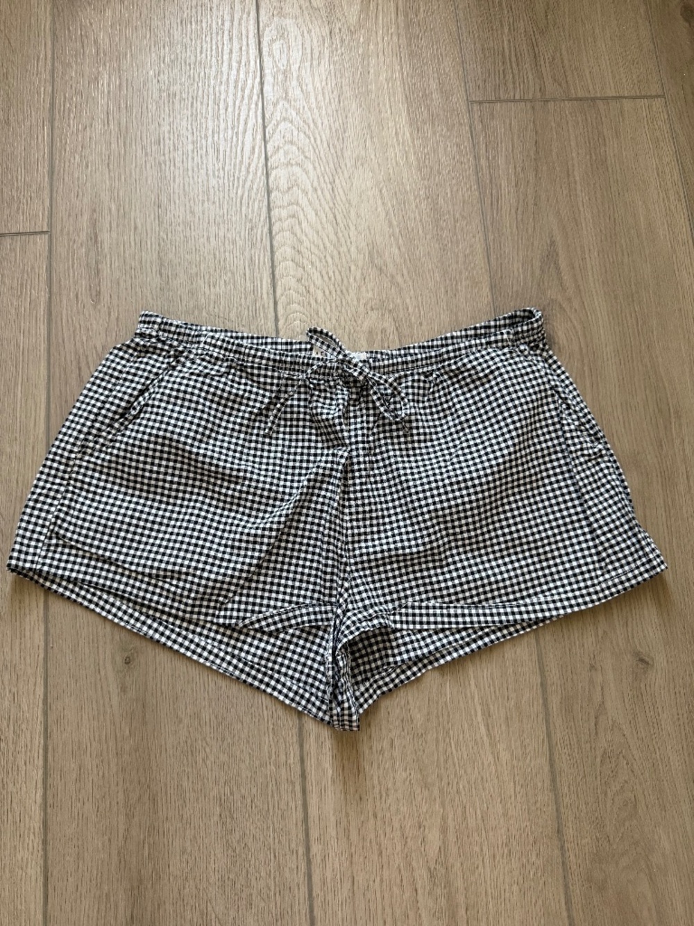 Aeropostale Women's Black and White Shorts